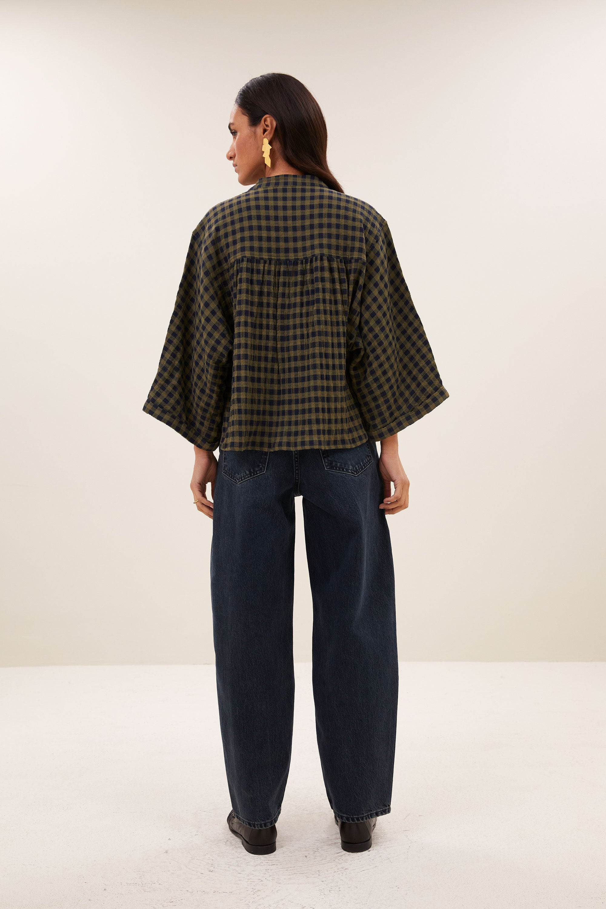 baloe-oil-jeans-vintage-oil-blue-all-time classic-losvallende pasvorm-biologisch katoen-by-bar-achteraanzicht