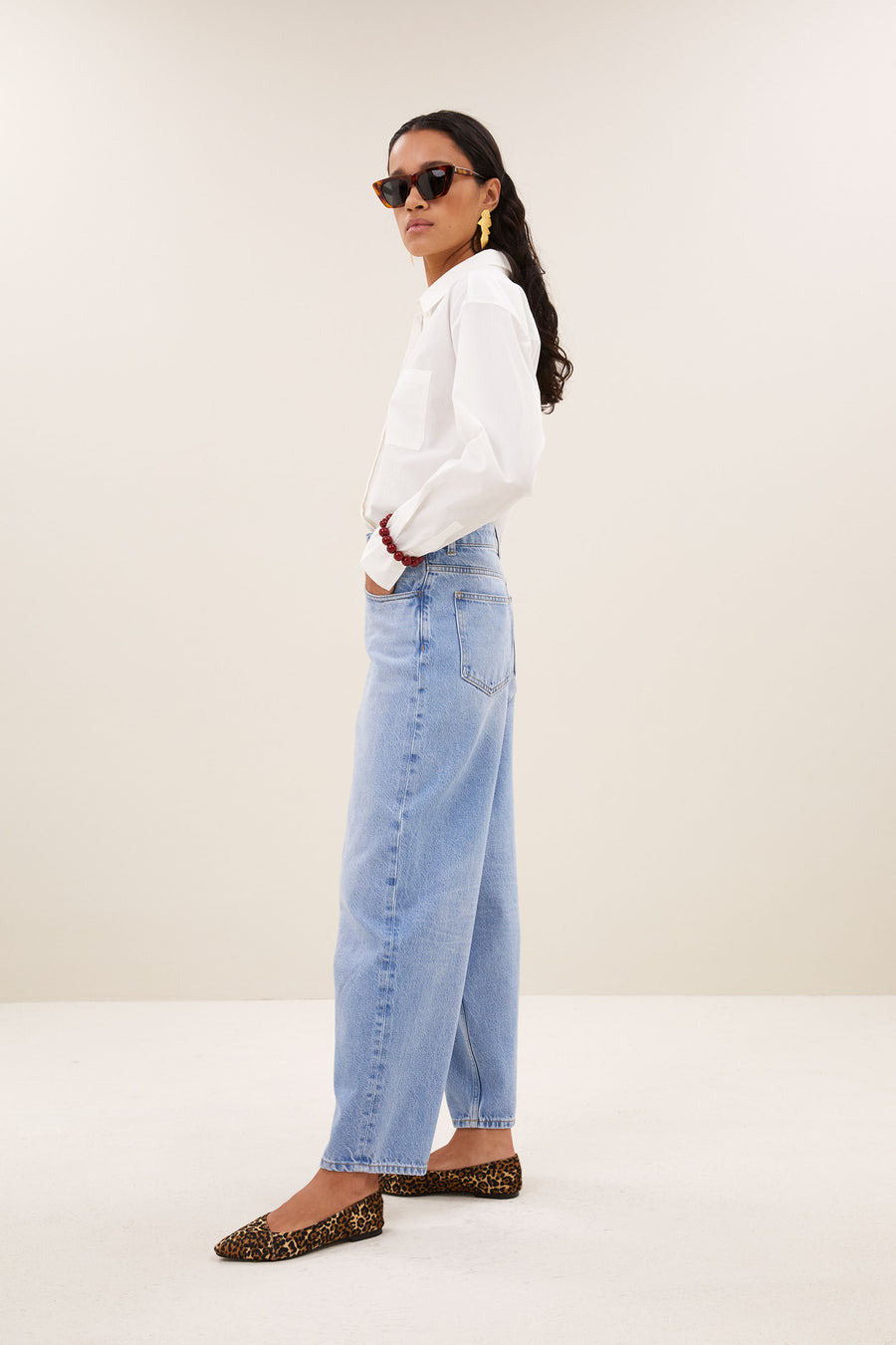 baloe-jeans-light-denim-all-time classic-wijduitlopende pasvorm-must-have essential-by-bar-aanvullende-foto