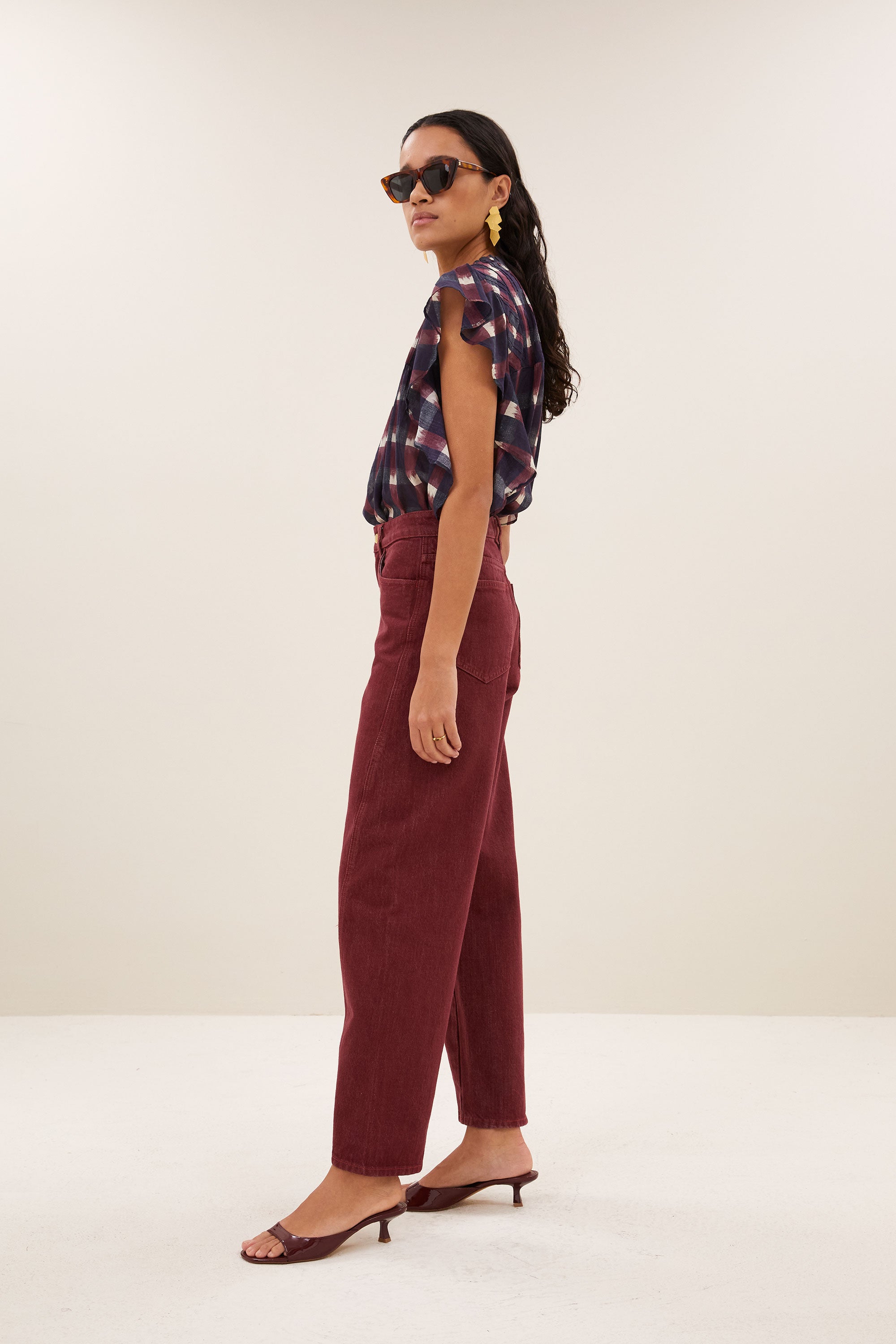 begum-wine-jeans-wine-all-time classic-gemaakt door specialist in denim-biologisch katoen-by-bar-zijaanzicht
