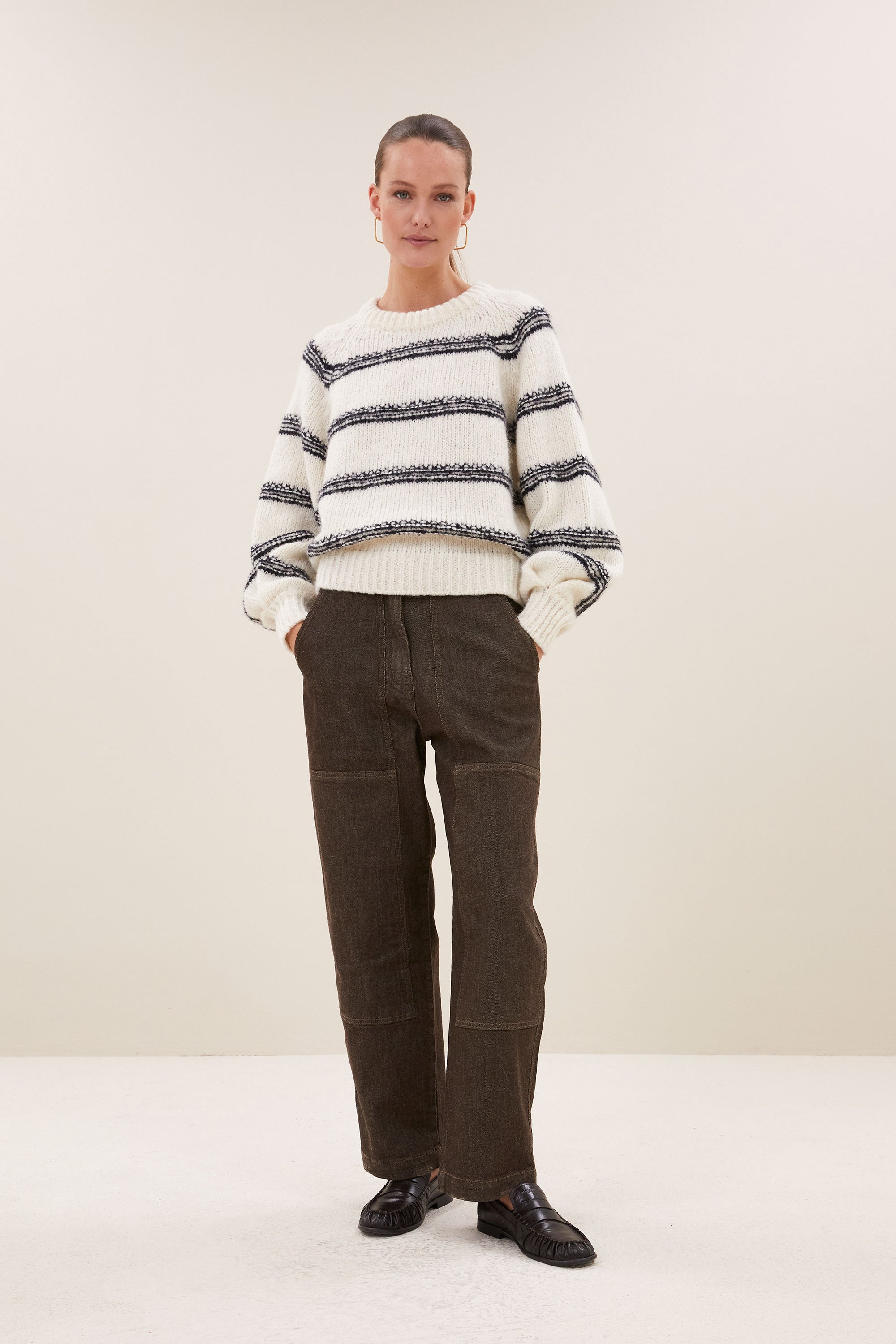 jenna-worker-jeans-dark-brown-casual fit-losvallende pasvorm-biologisch katoen-by-bar-detail