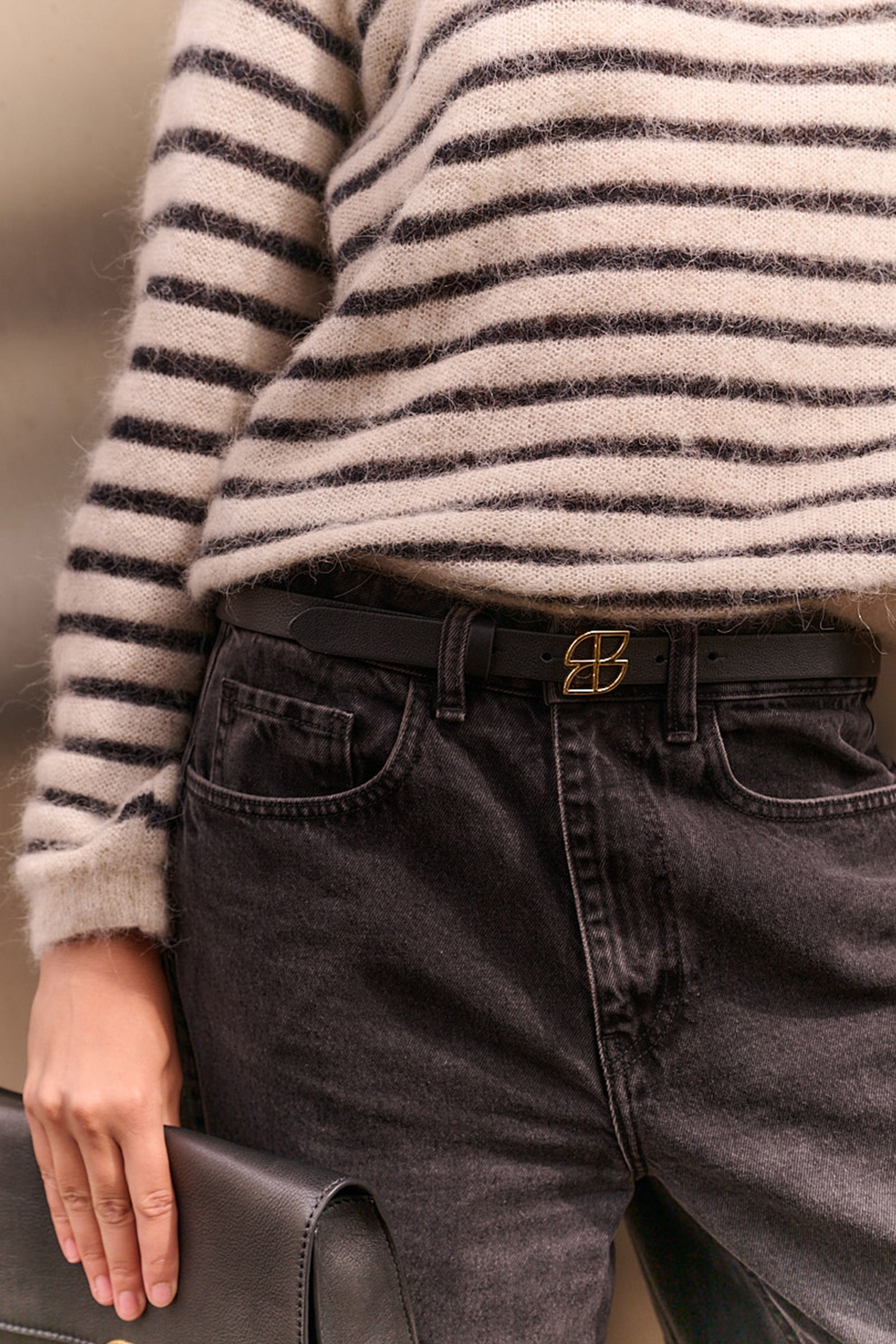 buckle-logo-belt-black-soepel leer-naar wens verstelbaar-all-time classic-by-bar-vooraanzicht