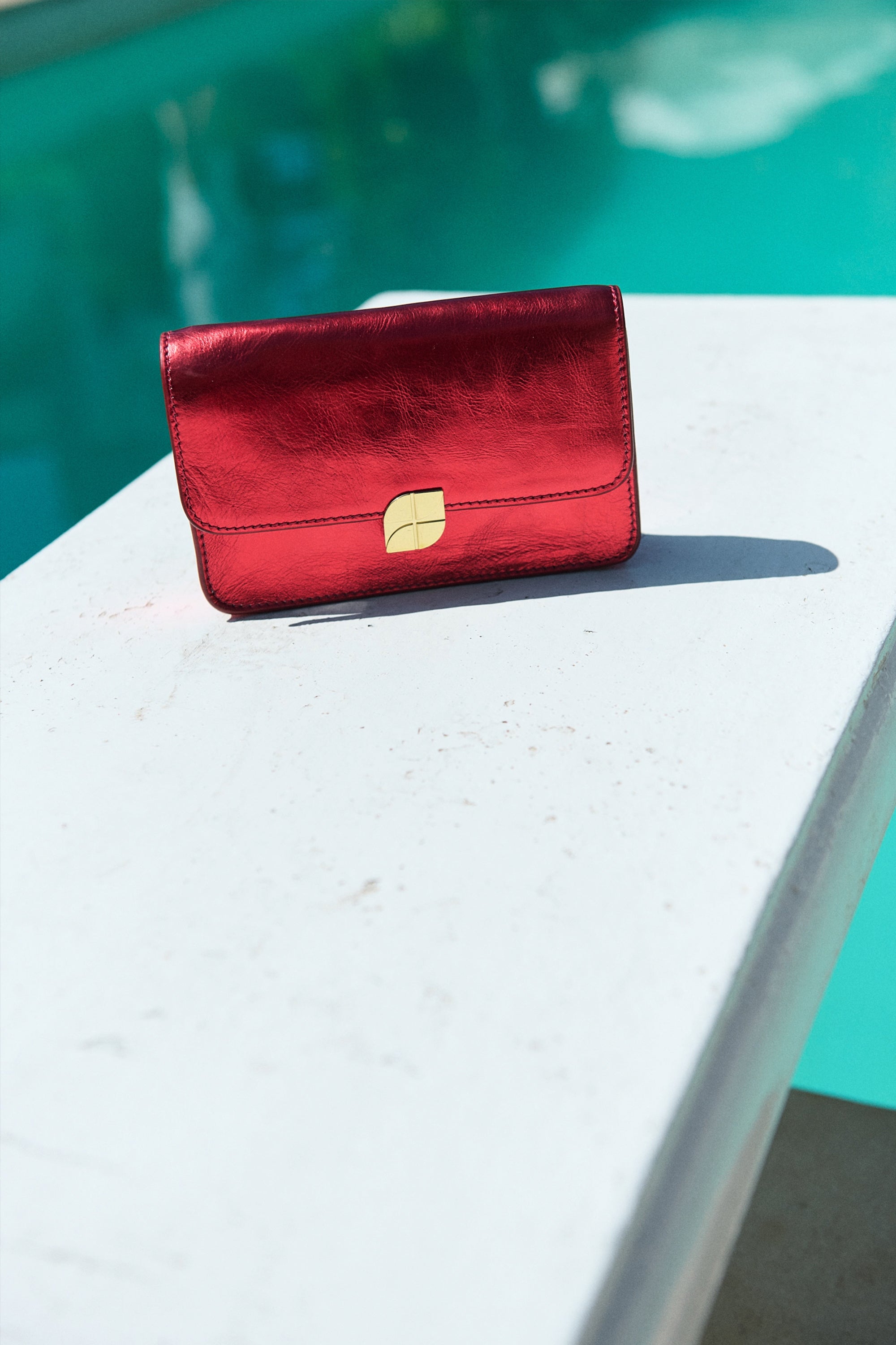 loua-gloss-bag-scarlet-red-all-time classic-metallic leder-by-bar-achteraanzicht